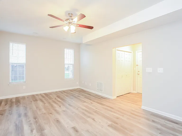 147 Fountain Dr — Photo 6
