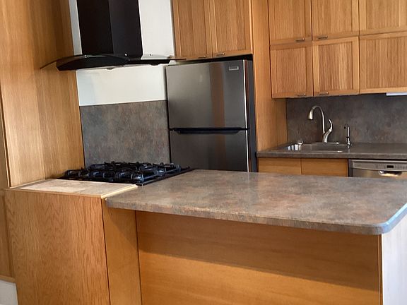 WELL EQUIPPED KITCHEN
