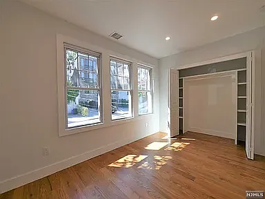 17 Beverly Pl — Photo 16
