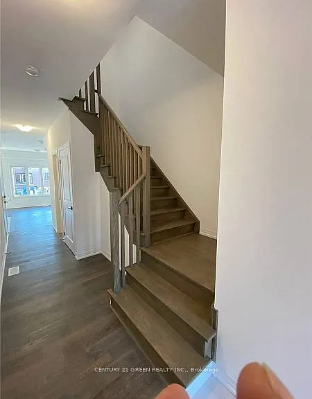 135 Turnberry Ln — Photo 5