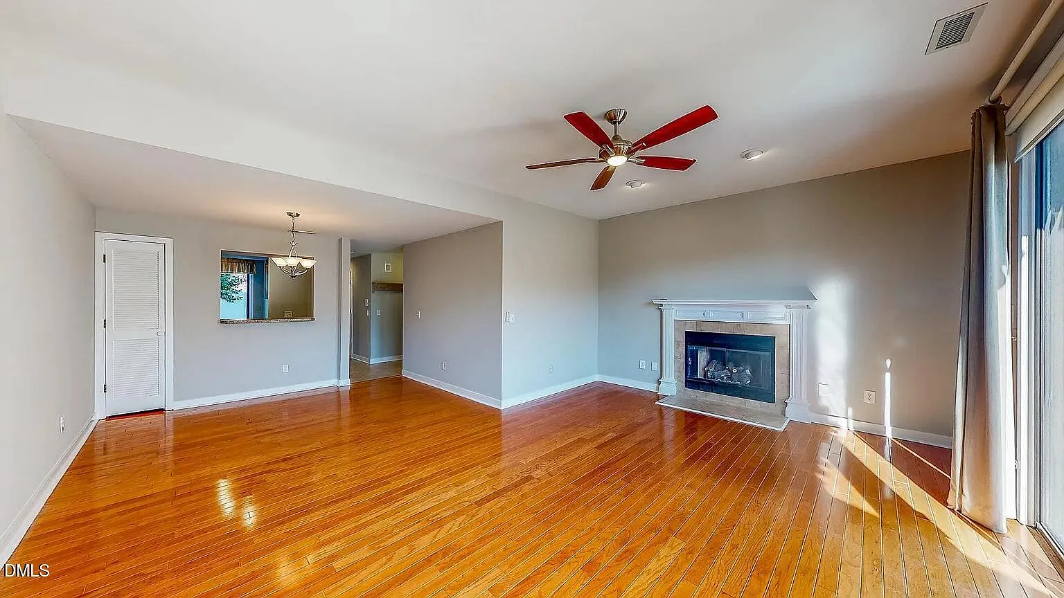 3 bed, 3.0 bath, 1860 sqft, $2,499 — Photo 4