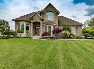 5301 Monarch Pl, Northwood, OH 43619
