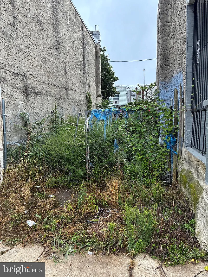 3329 A St photo 1