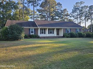 105 Lake Dr, Clinton, NC 28328