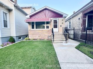 2953 N Washtenaw Ave, Chicago, IL 60618