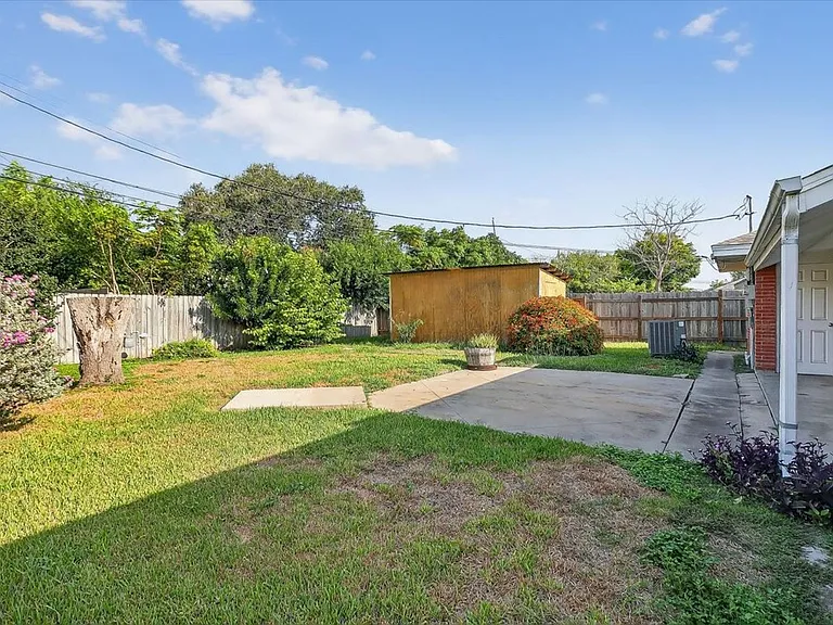 4637 Calvin Dr — Photo 34