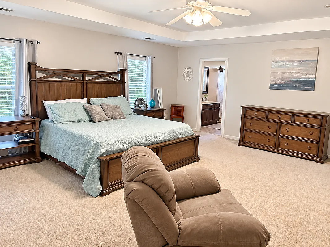 5 bed, 3.0 bath, 2686 sqft, $3,075 — Photo 4