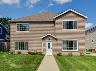 706 E Rockland Rd, Libertyville, IL 60048