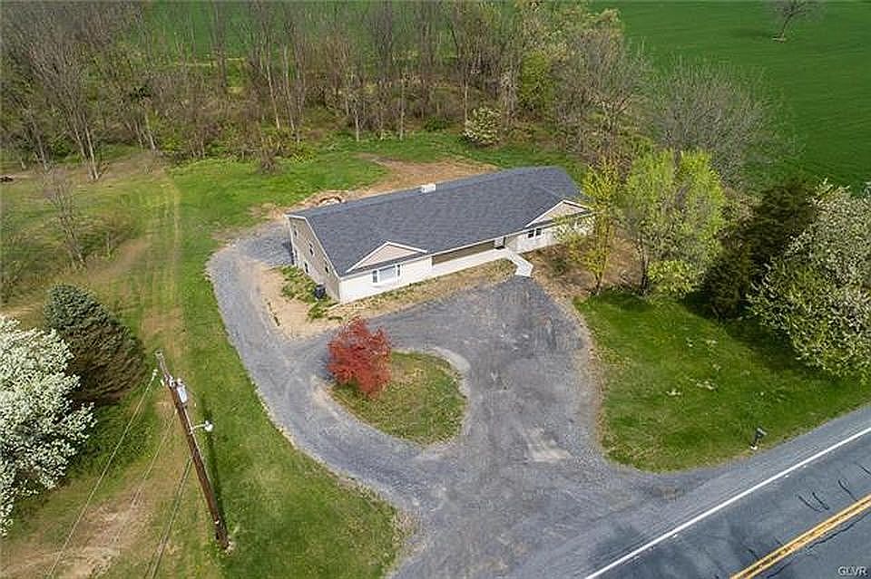 585 Blue Mountain Dr Walnutport Pa 18088 Zillow