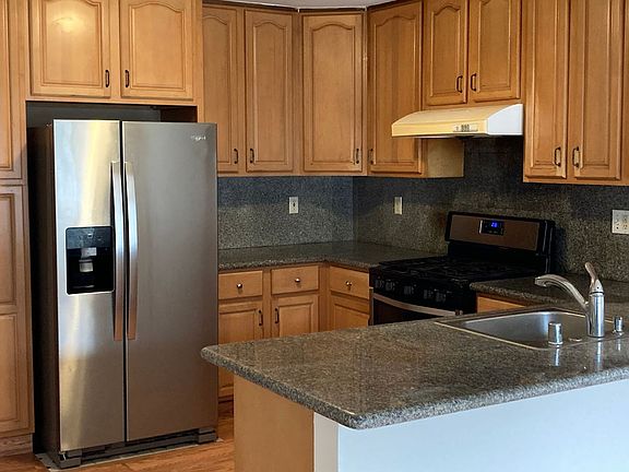 5th image of 3943 Chatham Ct