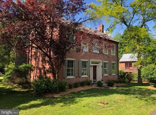 8 2nd St, Erwinna, PA 18920