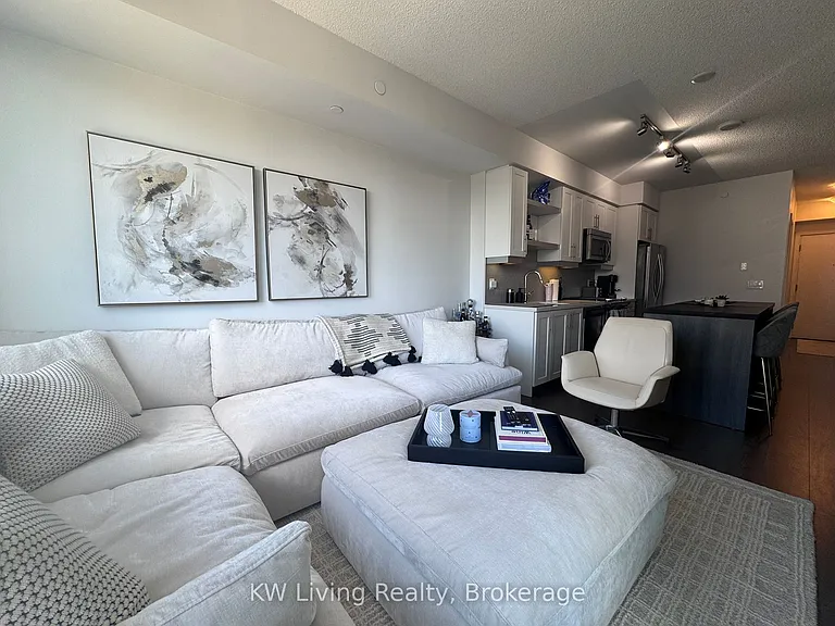 525 Adelaide St W #809 — Photo 4