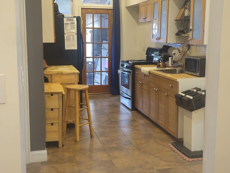Looking toward Kitchen