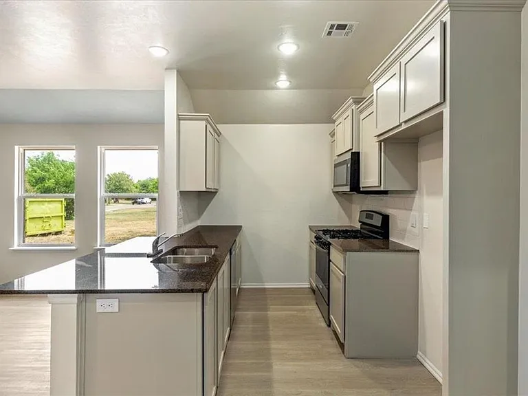 1301 SW New York Ave — Photo 5