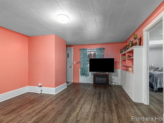 3rd image of 147 Montrose St NE