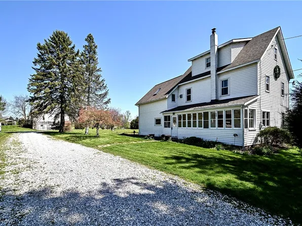 2085 Lake Center St NW, Uniontown, OH 44685