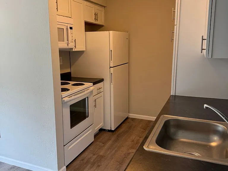 4216 W Bethany Dr — Photo 9