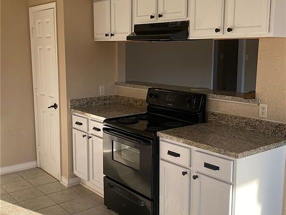 3rd image of 2412 E Pearl Dr