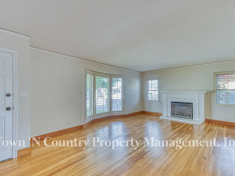 127 Katherine Ave — Photo 3