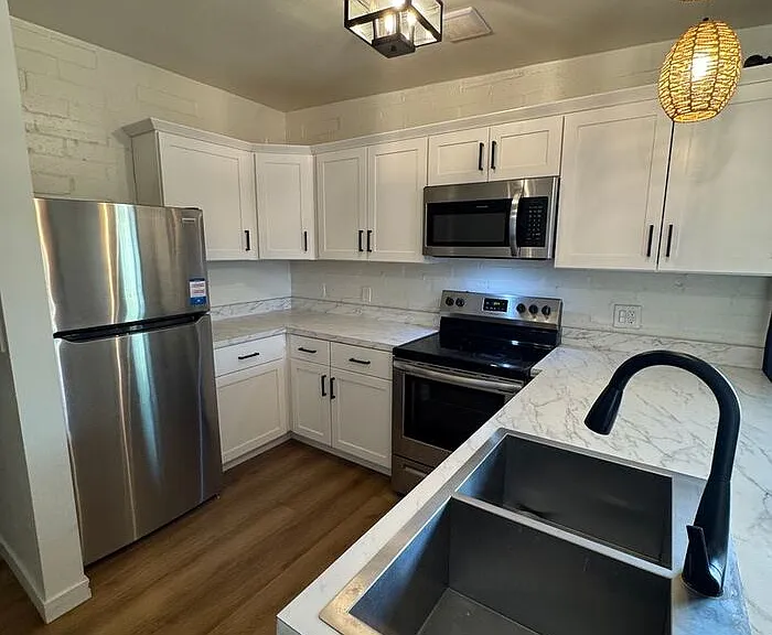 205 W 25th St — Photo 4
