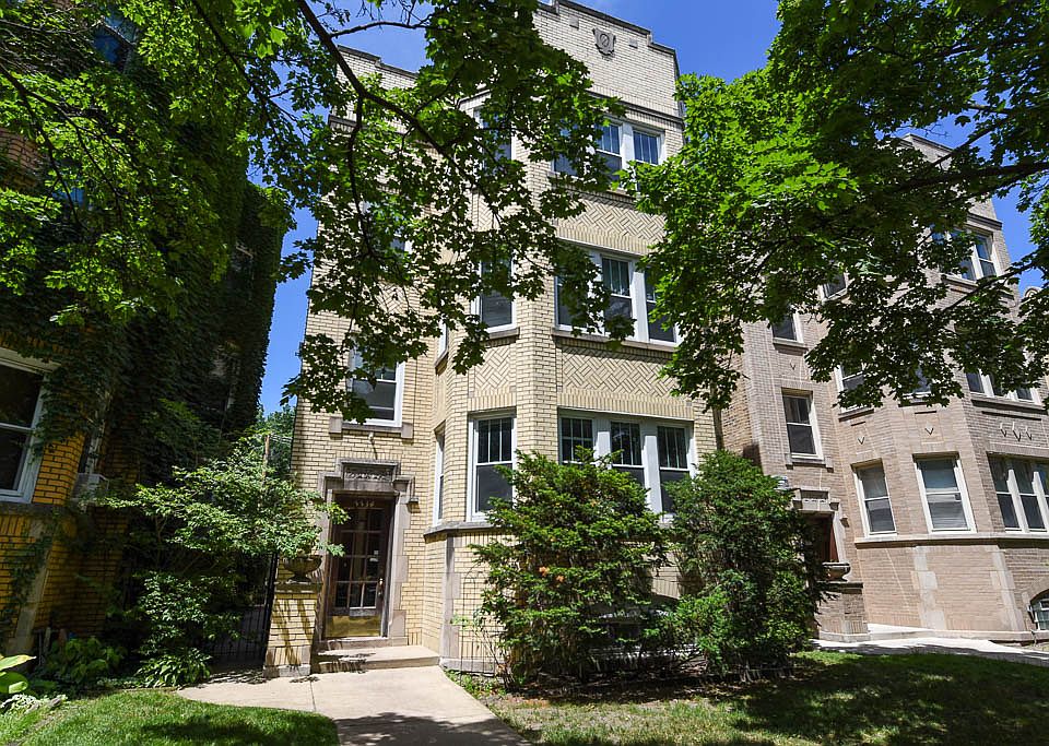 1st image of 5534 N Artesian Ave #1