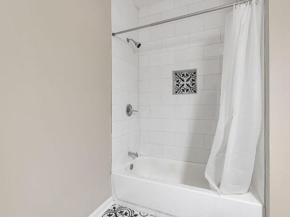 5th image of 1 Saint Joan Ave #13225954