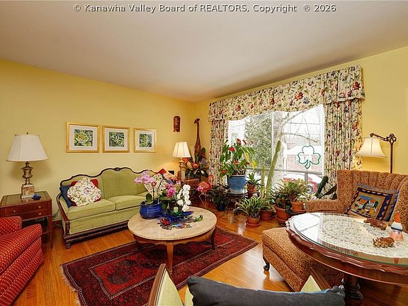 3rd image of 110 Stratford Pl
