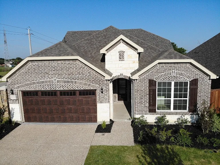 2038 Celebration Ln — Photo 2