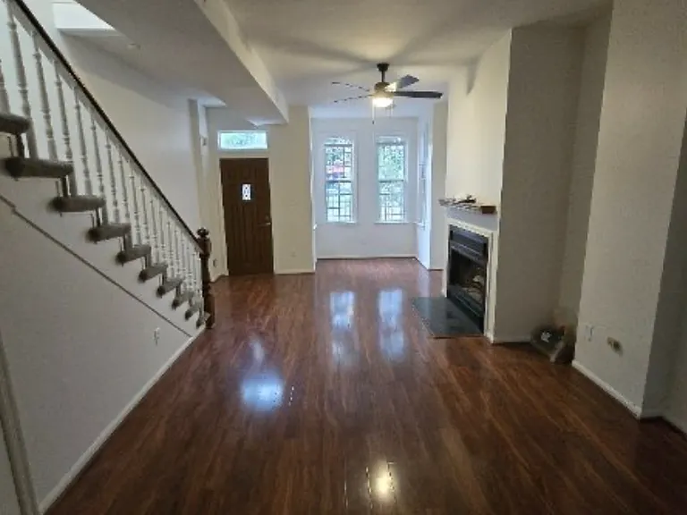1110 K St SE — Photo 2