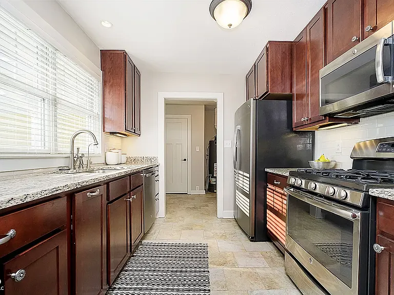 231 2nd St NE — Photo 6