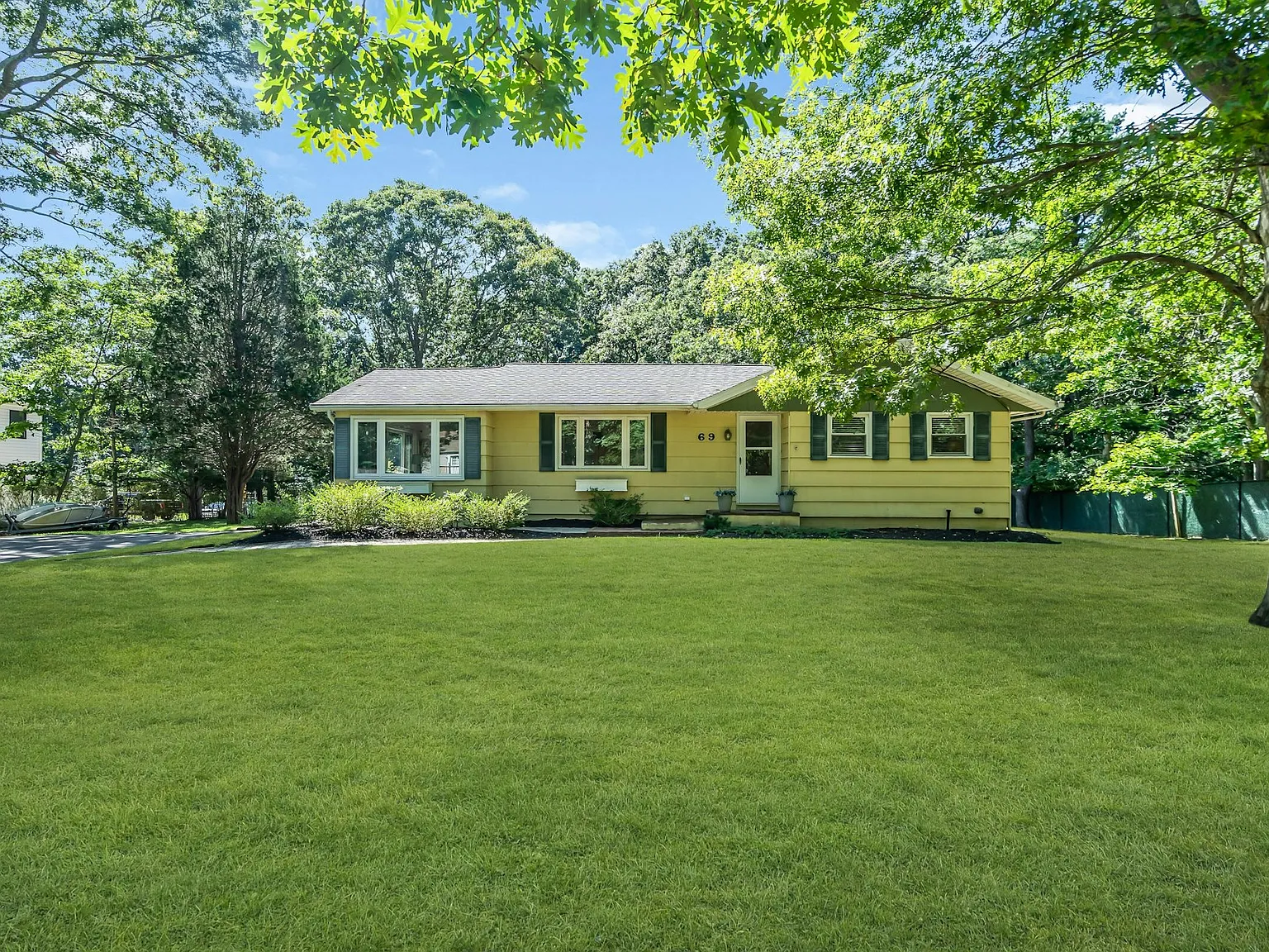 Prime Location with Outdoor Spacious Living — Photo 3