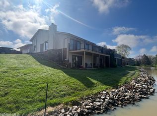 744 Deerwood Dr, Defiance, OH 43512