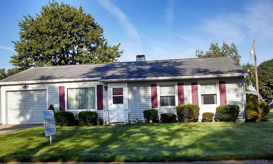 2nd image of 1109 Allen St