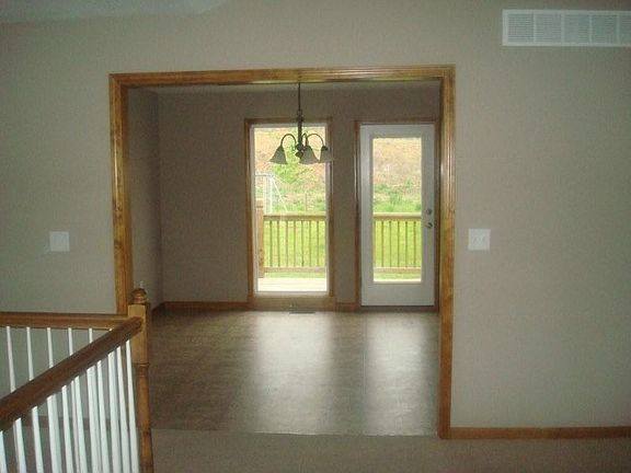 4th image of 805 SW Meadow Gln