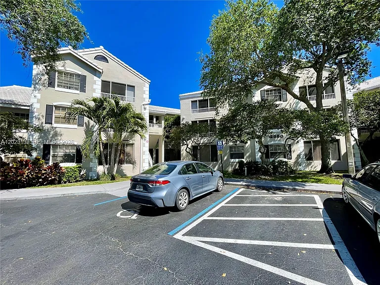 2880 N Oakland Forest Dr #103 — Photo 10