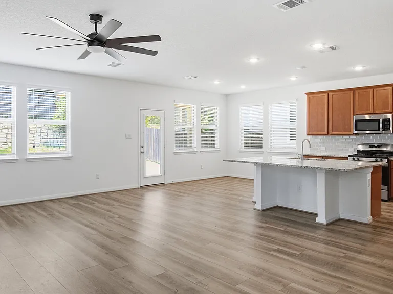9206 McCoy Pass — Photo 3