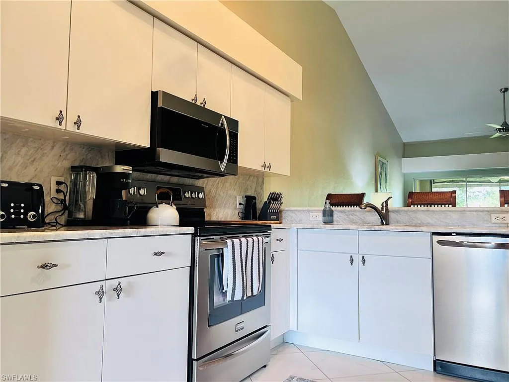 2 bed, 2.0 bath, 1450 sqft, $5,500 — Photo 3