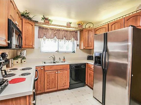 4th image of 7244 Waterford Dr
