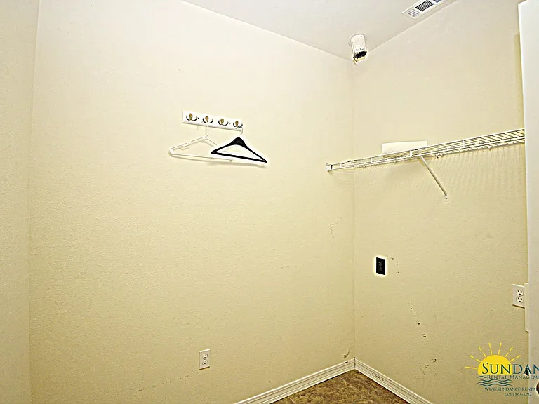 1549 Bentley Cir — Photo 14