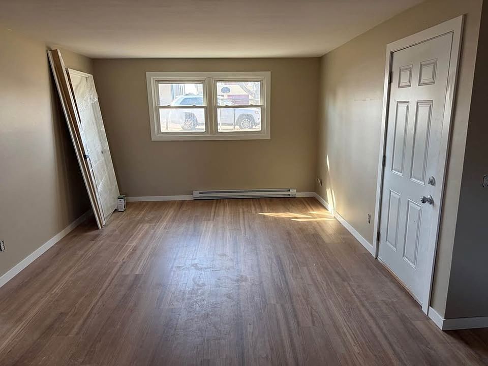 1st image of 208 Park St N