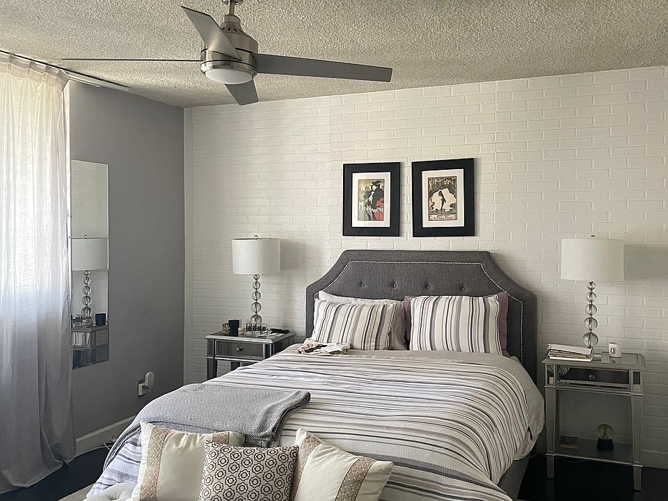 Primary bedroom bright, natural light w/ good closet space!