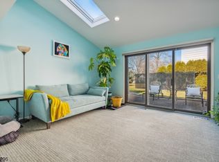 2 Cayuga Ct, Springfield, NJ 07081