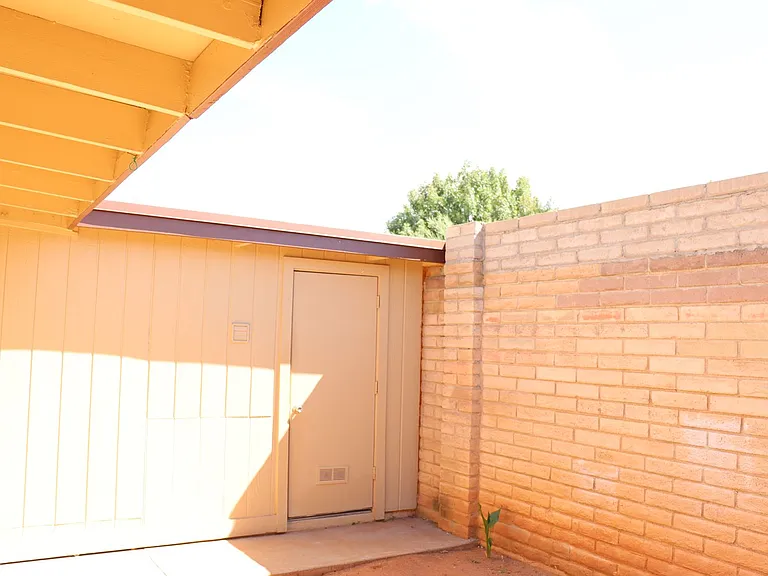 1052 S Chaparral Cir — Photo 11