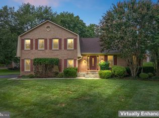 1950 Weybridge Ln, Reston, VA 20191