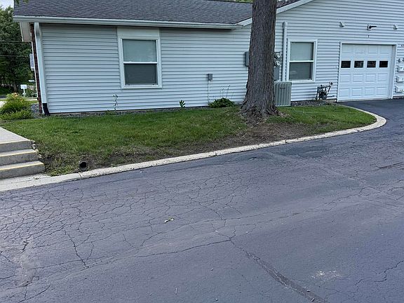 2nd image of 620 Woodbridge Ln APT 2