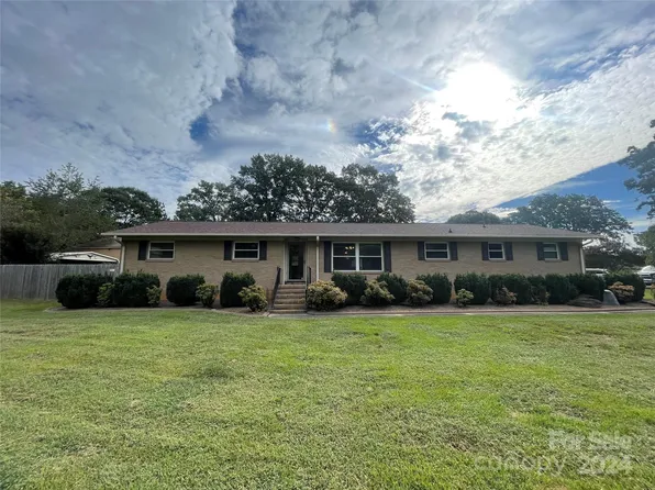 105 Oakmont Rd, Stanley, NC 28164