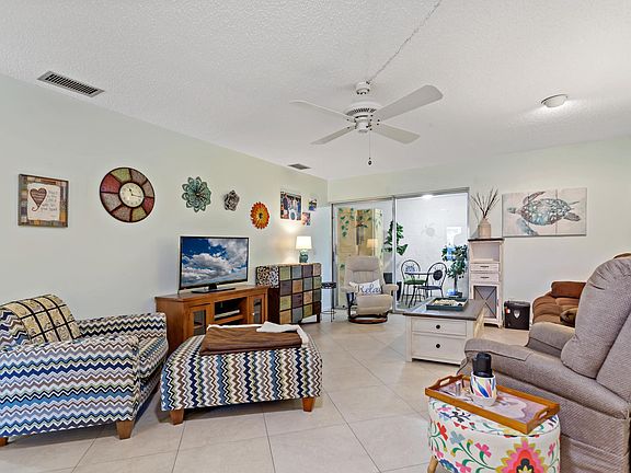 2nd image of 215 Valencia Blvd