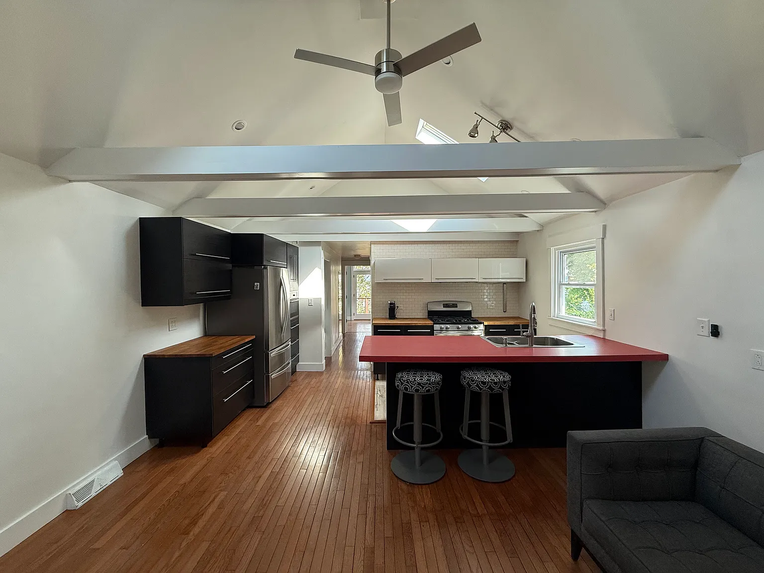 1 bed, 560 sqft, $1,750 — Photo 4