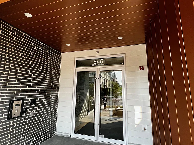 645 Como Lake Ave #204 — Photo 6