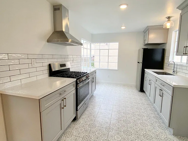 743 Kearney St — Photo 5